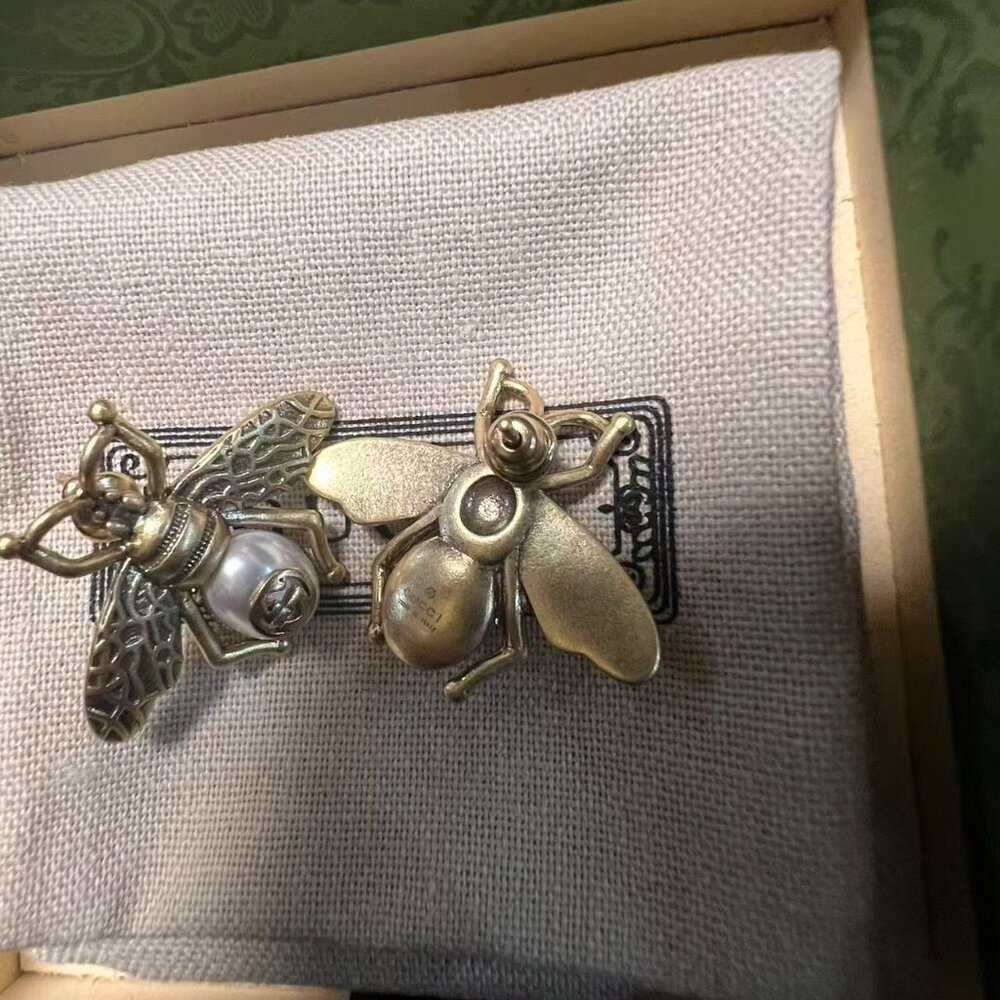 New Gucci bee earrings with box and bag - Picture 4 of 6